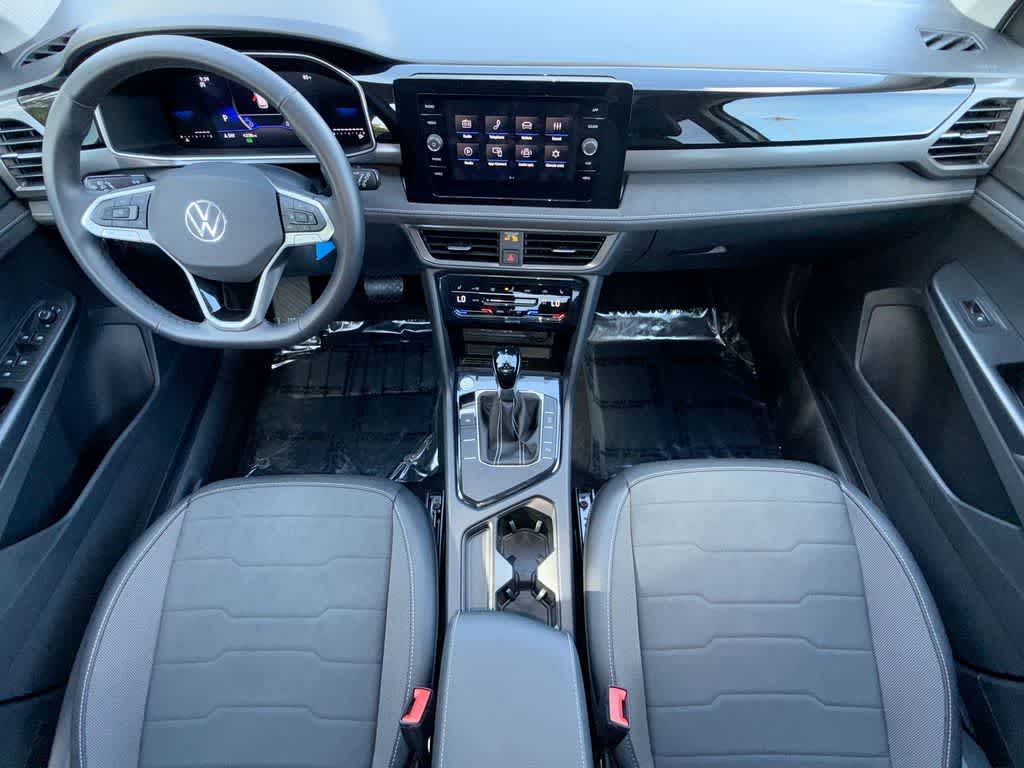 2026 Volkswagen Taos SE Black