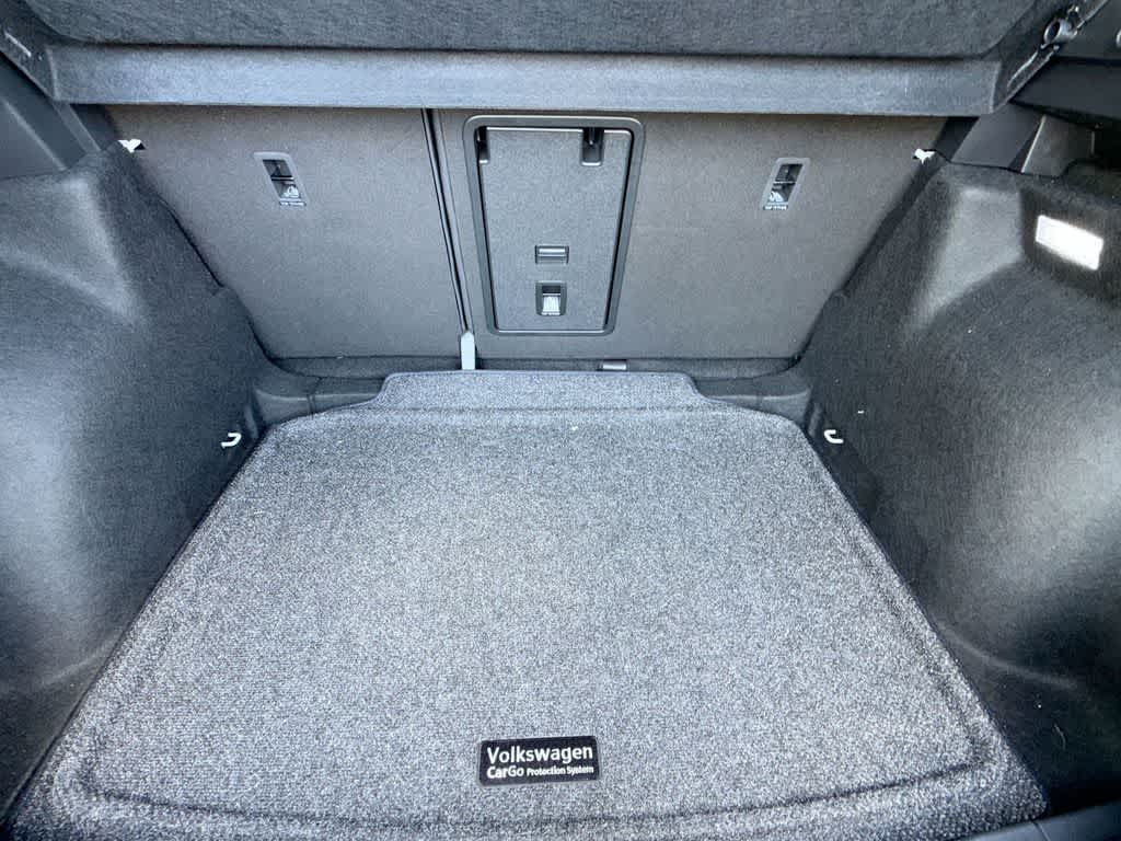 2026 Volkswagen Taos SE Black