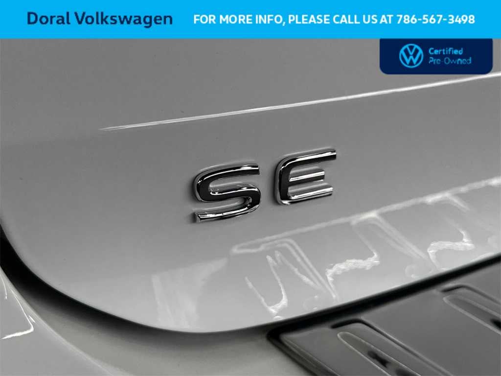 2025 Volkswagen Taos SE Black