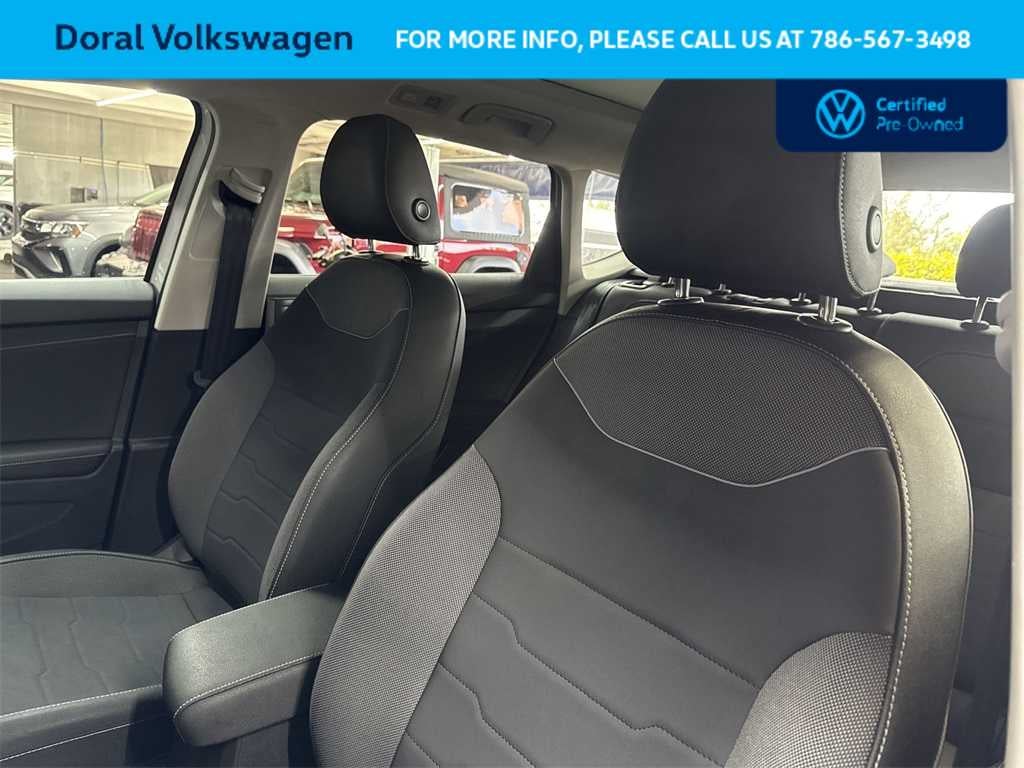 2025 Volkswagen Taos SE Black