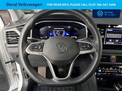 2025 Volkswagen Taos SE Black