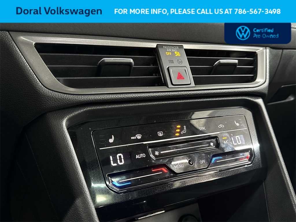 2025 Volkswagen Taos SE Black