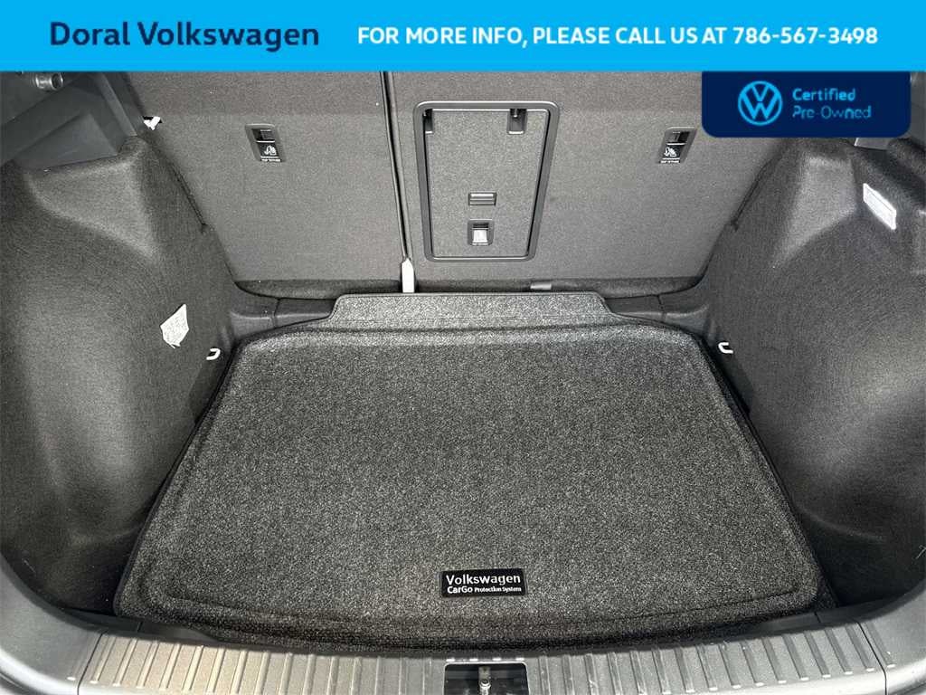 2025 Volkswagen Taos SE Black