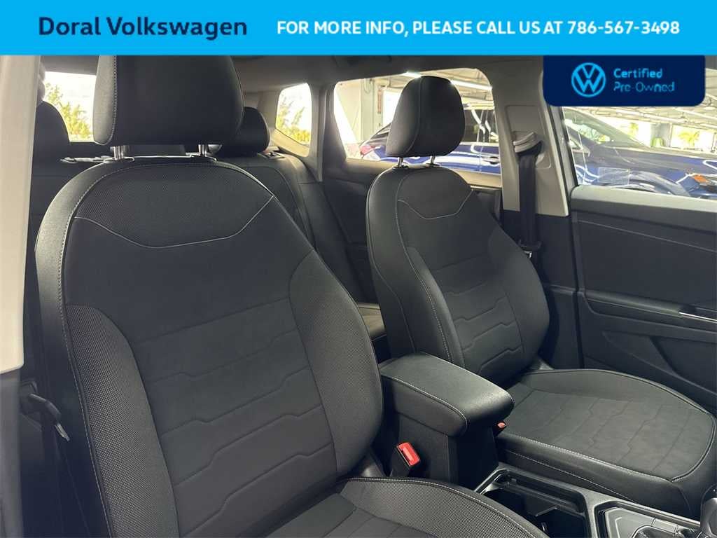 2025 Volkswagen Taos SE Black