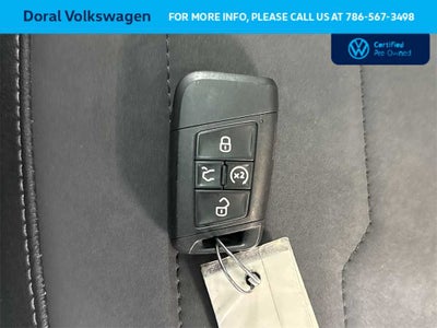 2025 Volkswagen Taos SE Black