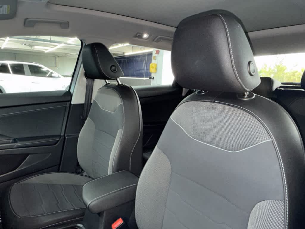 2026 Volkswagen Taos SE Black