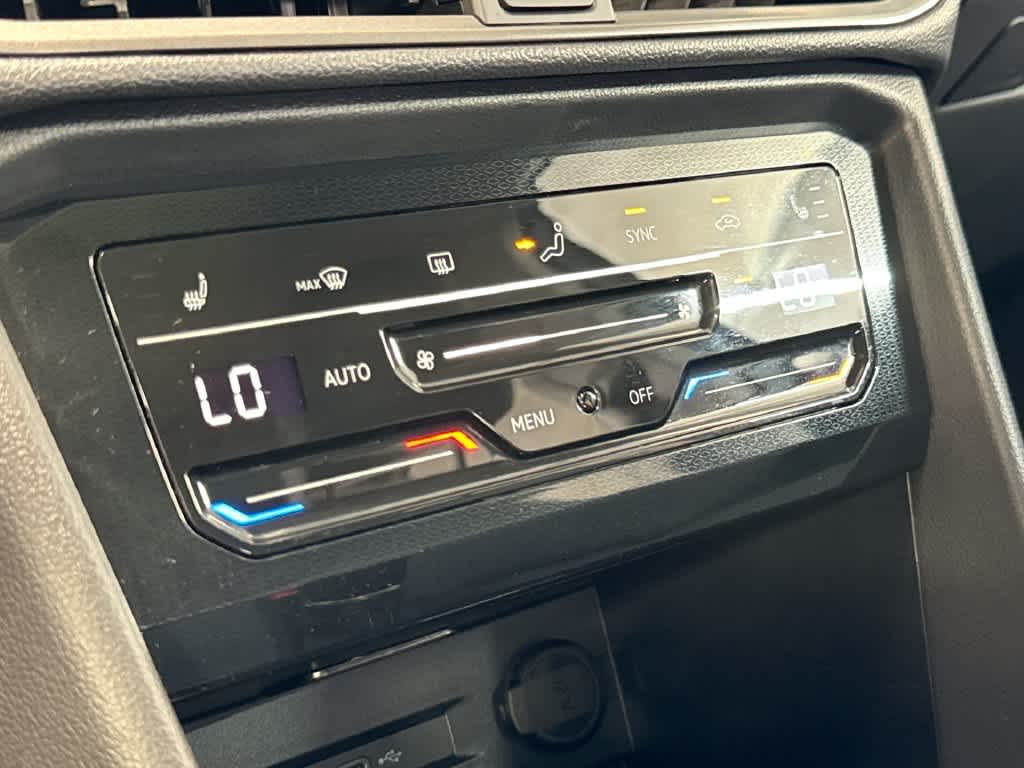 2026 Volkswagen Taos SE Black