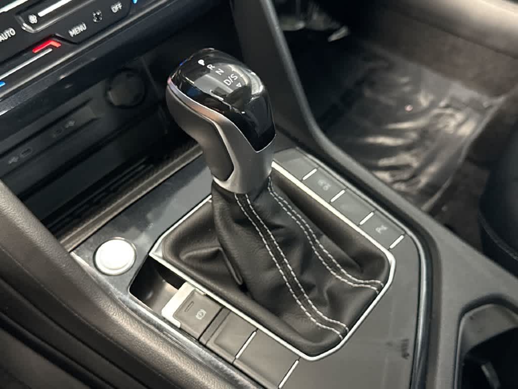 2026 Volkswagen Taos SE Black