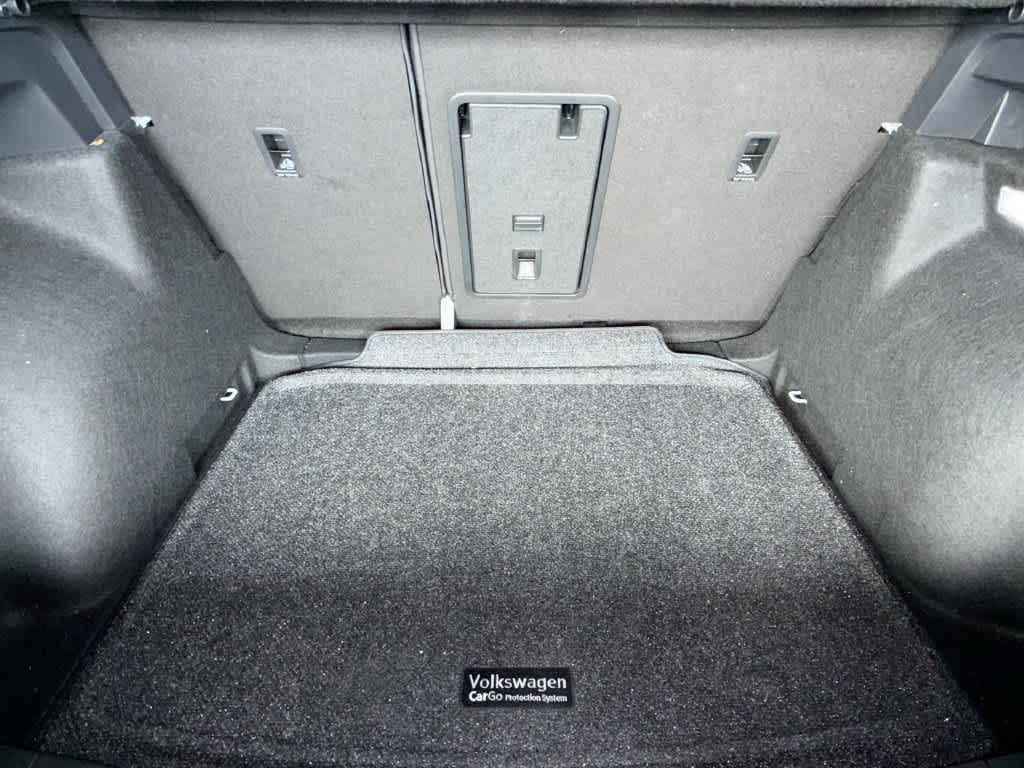 2026 Volkswagen Taos SE Black