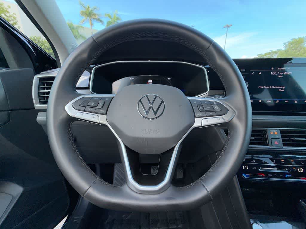 2026 Volkswagen Taos SE Black