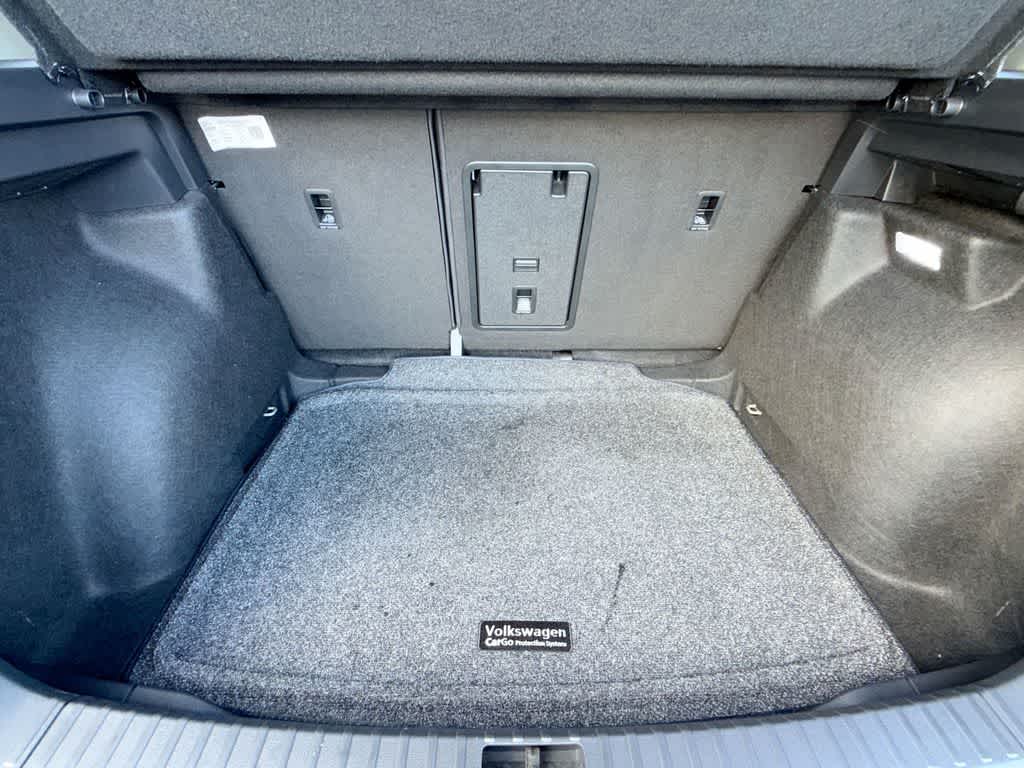 2026 Volkswagen Taos SE Black