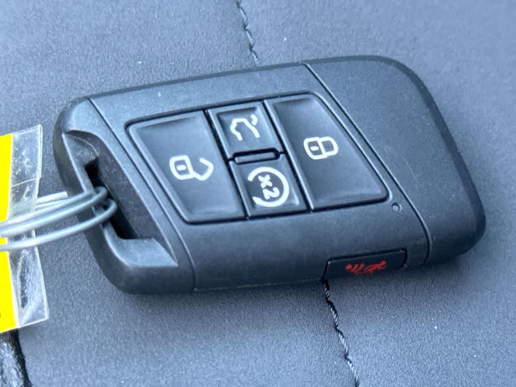 2026 Volkswagen Taos SE Black