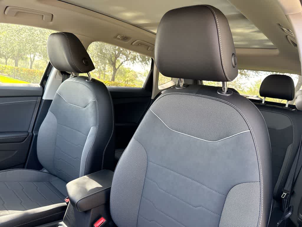 2026 Volkswagen Taos SE Black