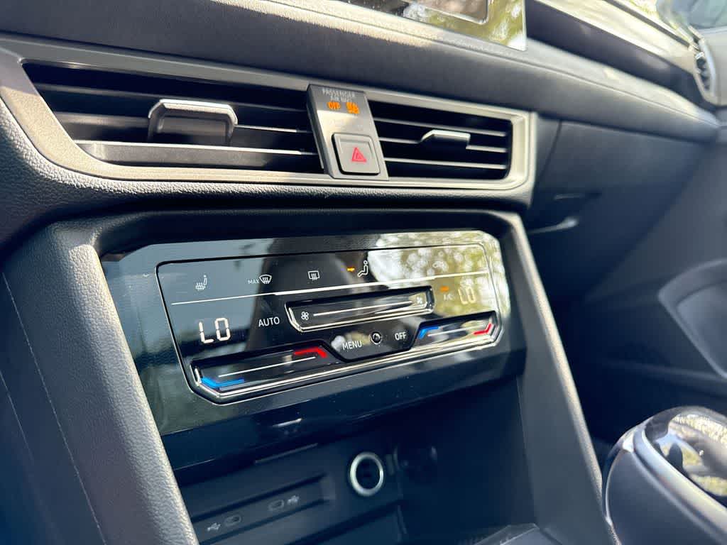 2026 Volkswagen Taos SE Black