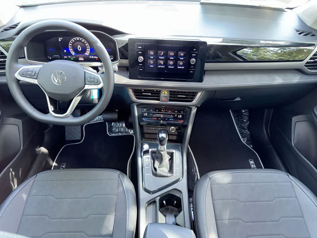 2026 Volkswagen Taos SE Black