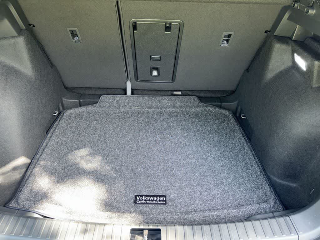 2026 Volkswagen Taos SE Black