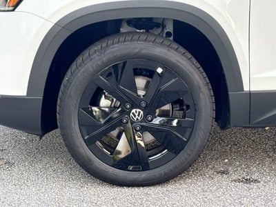2026 Volkswagen Taos SE Black
