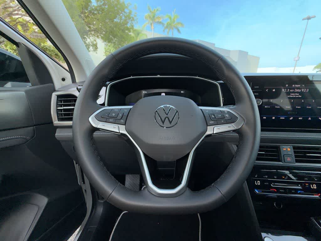 2026 Volkswagen Taos SE Black