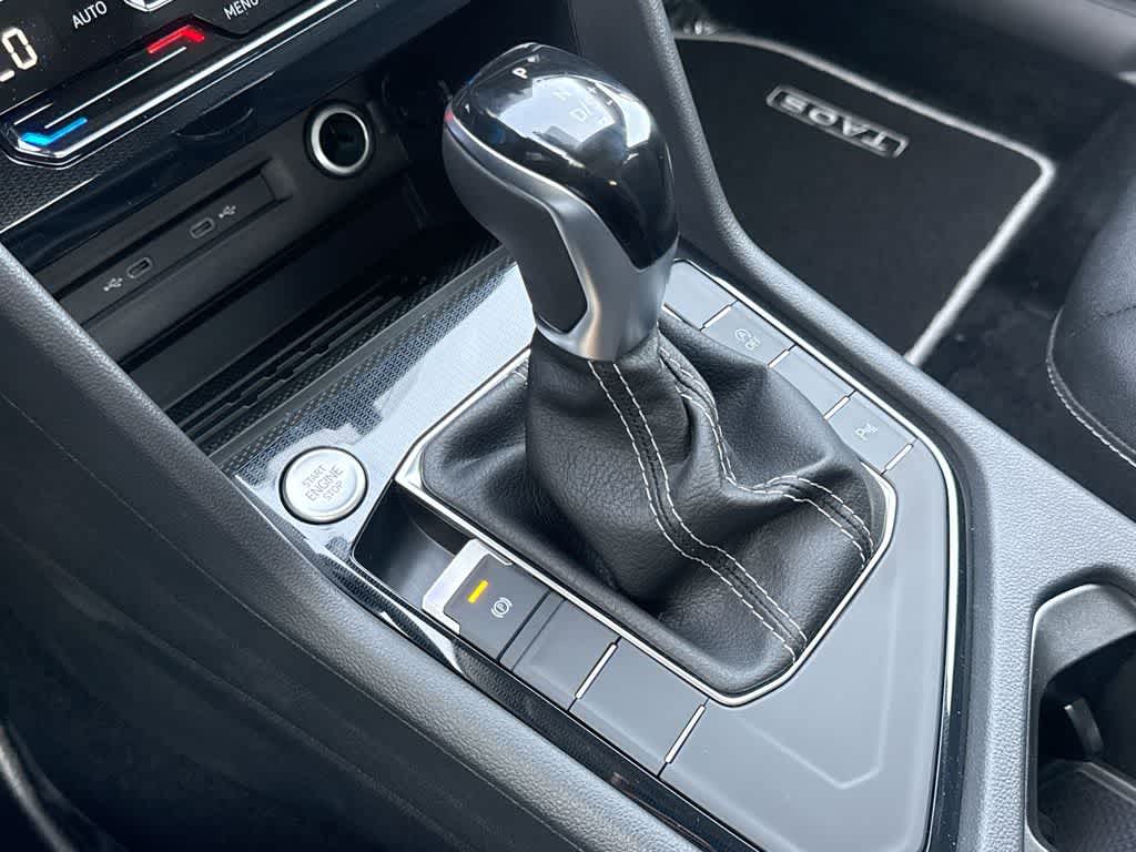 2026 Volkswagen Taos SE Black