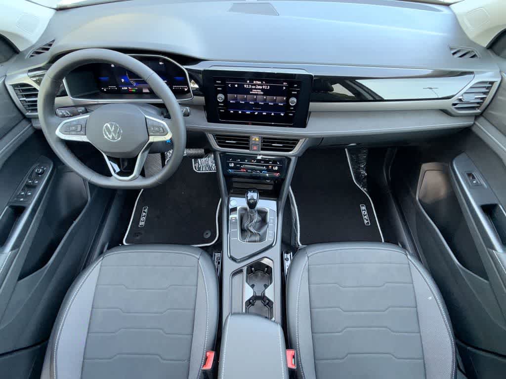 2026 Volkswagen Taos SE Black