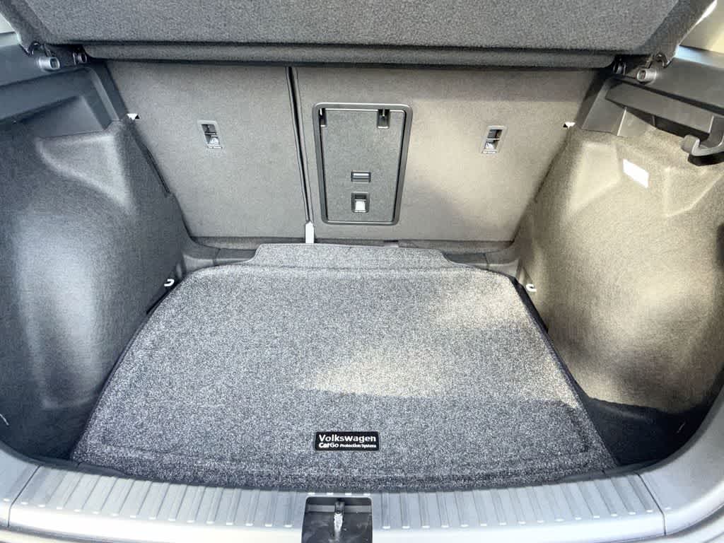 2026 Volkswagen Taos SE Black