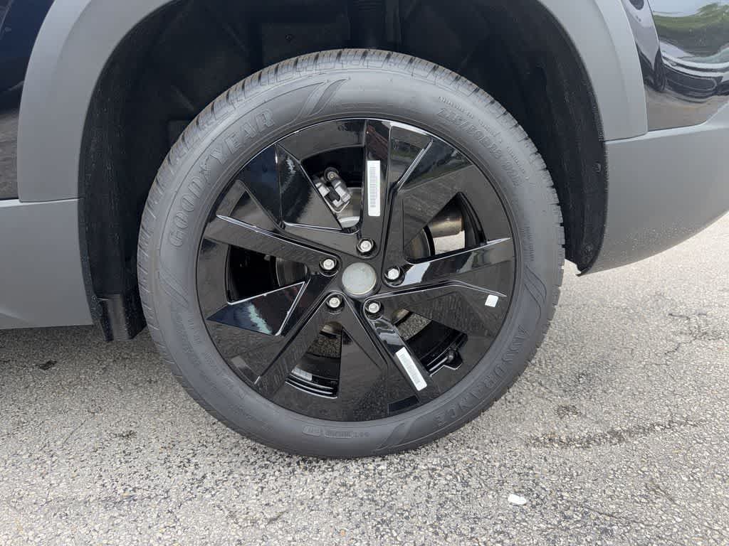 2027 Volkswagen Taos SE Black