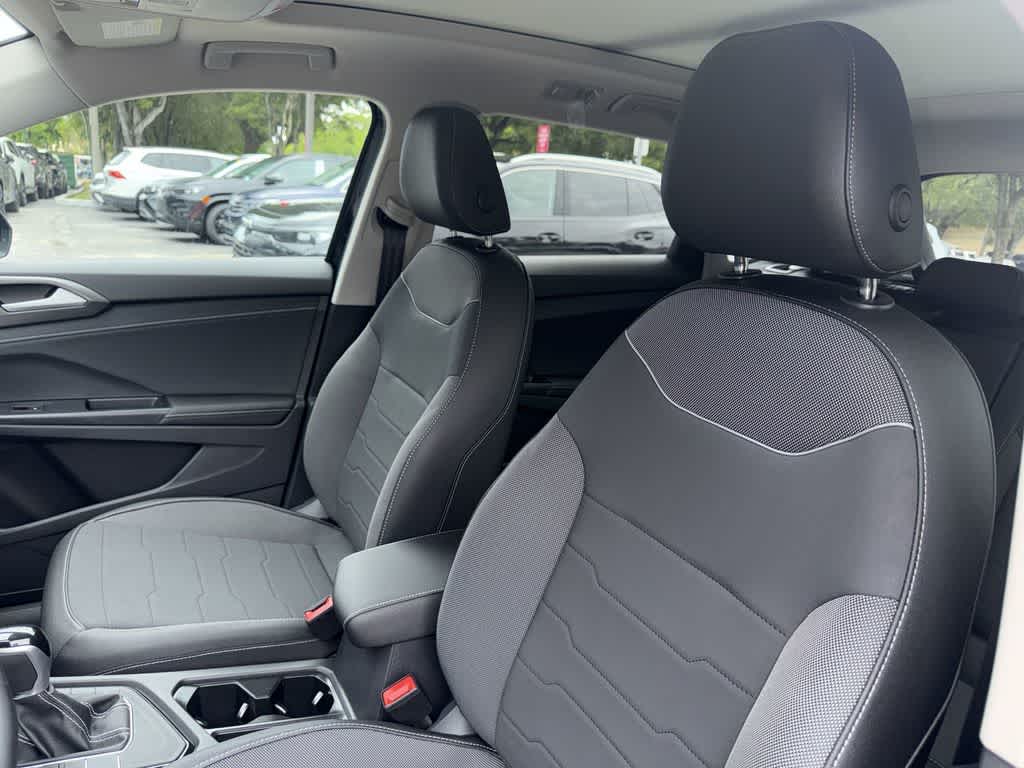 2027 Volkswagen Taos SE Black