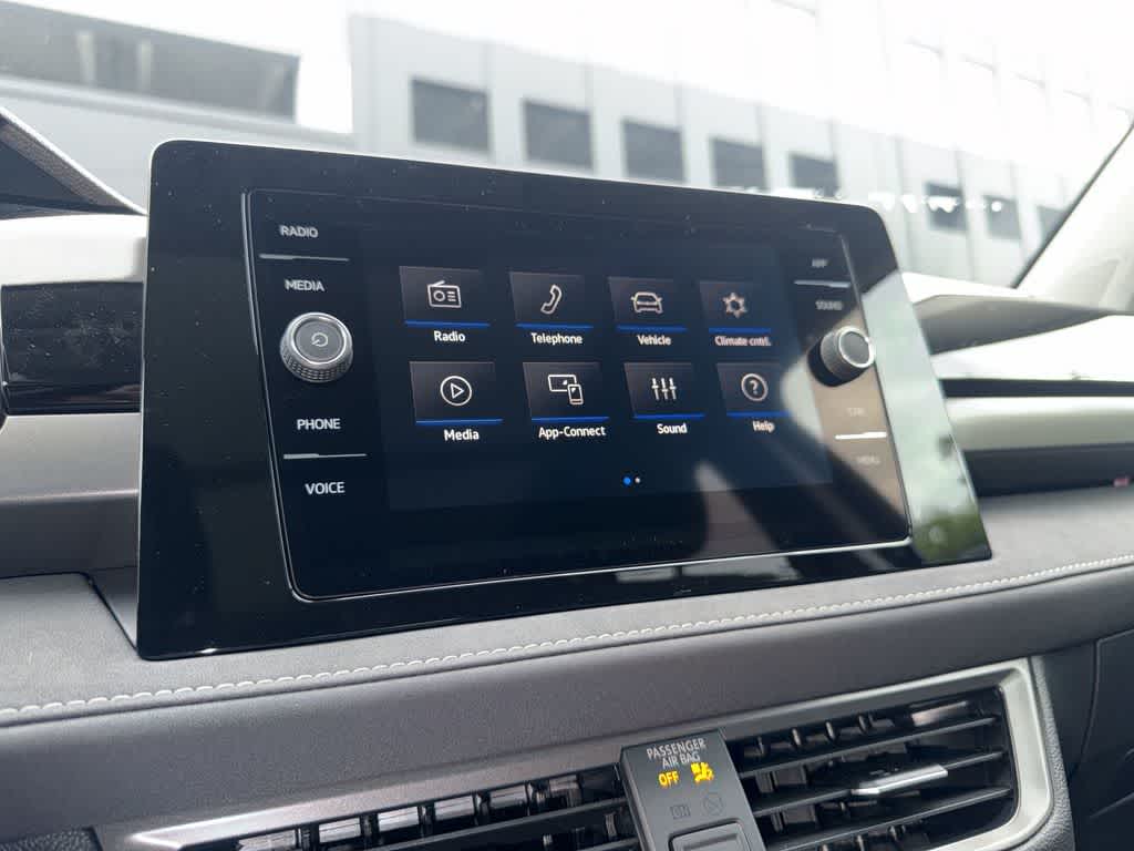 2027 Volkswagen Taos SE Black