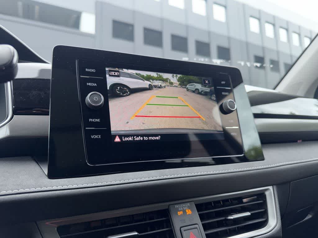 2027 Volkswagen Taos SE Black