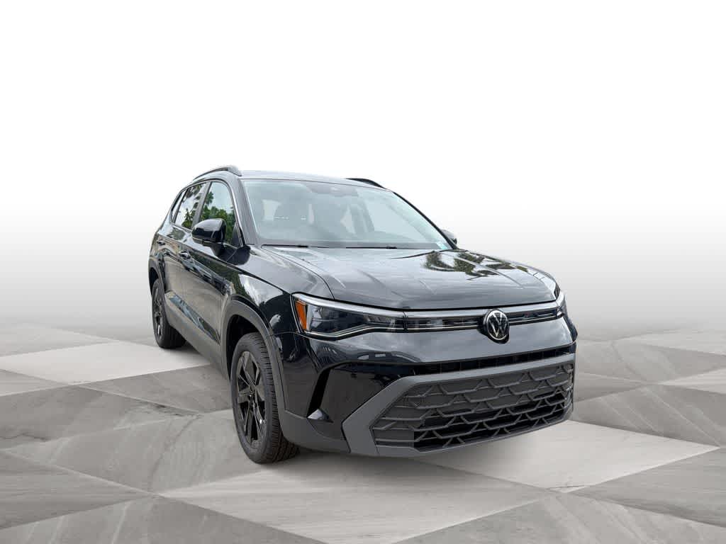 2027 Volkswagen Taos SE Black