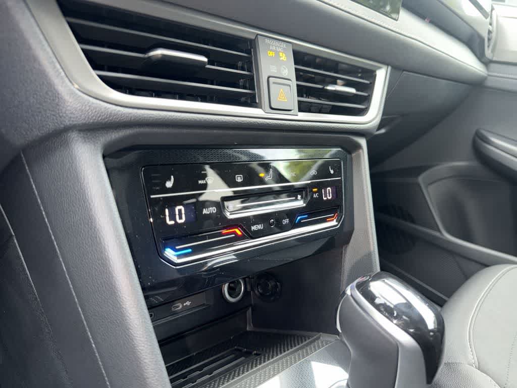 2027 Volkswagen Taos SE Black