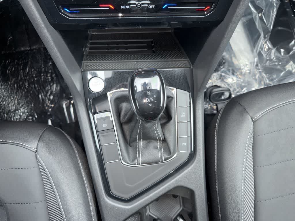 2027 Volkswagen Taos SE Black
