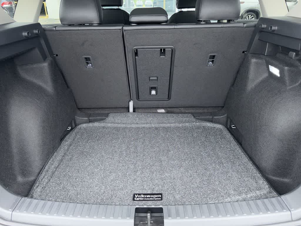 2027 Volkswagen Taos SE Black