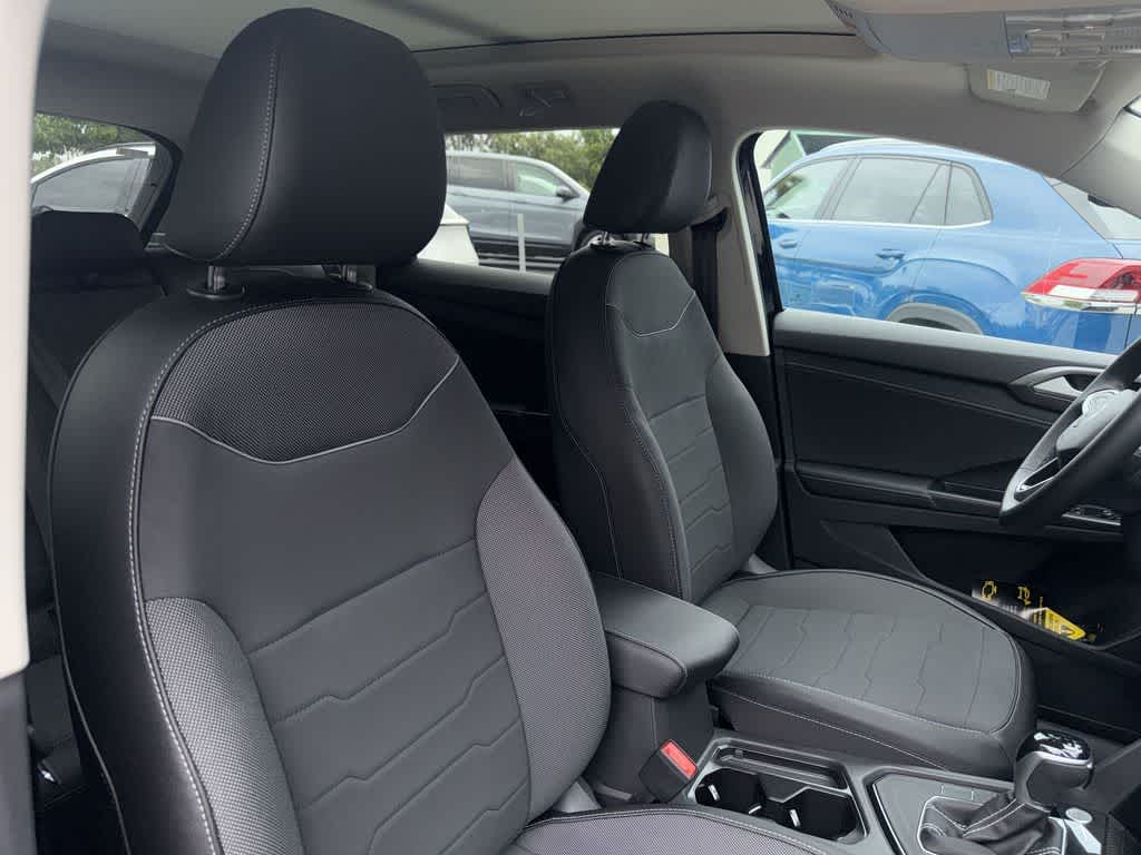 2027 Volkswagen Taos SE Black