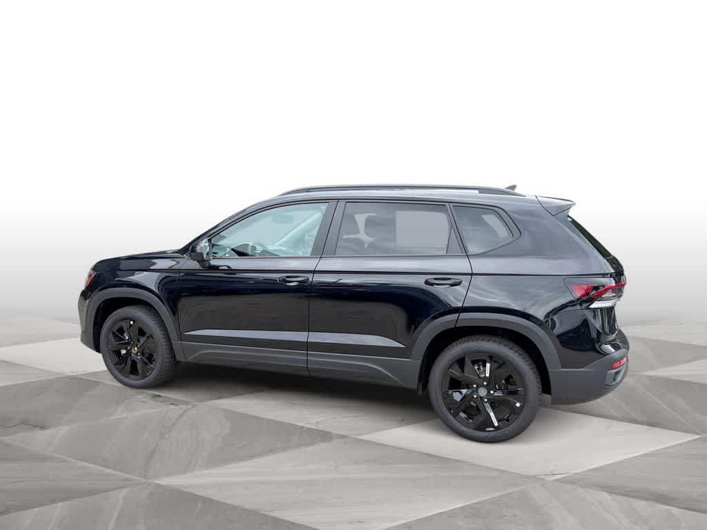 2027 Volkswagen Taos SE Black