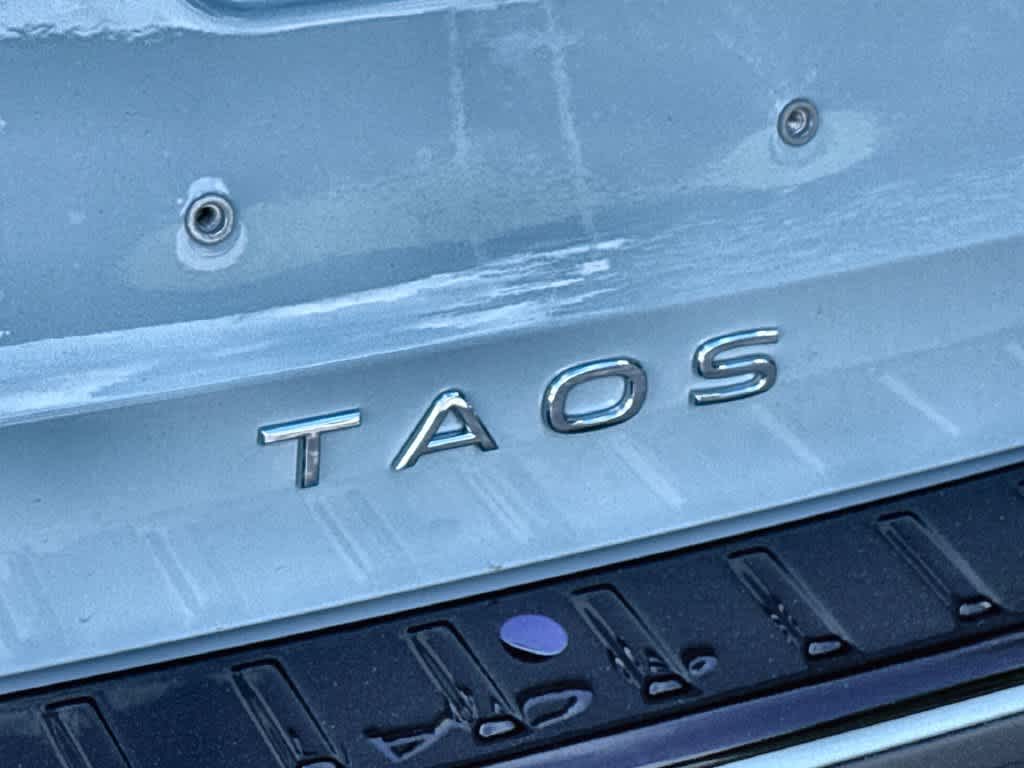 2027 Volkswagen Taos SE Black
