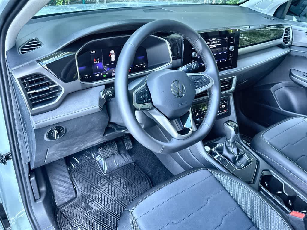 2027 Volkswagen Taos SE Black