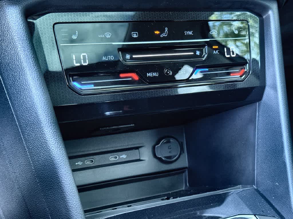 2027 Volkswagen Taos SE Black