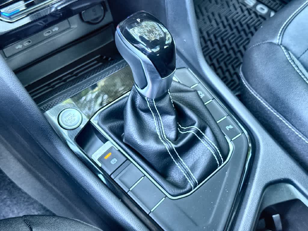 2027 Volkswagen Taos SE Black