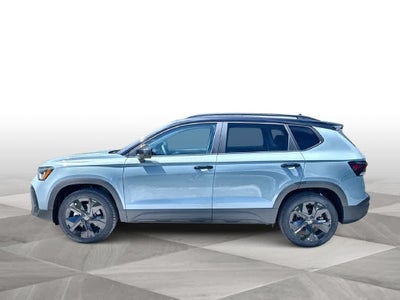 2027 Volkswagen Taos SE Black