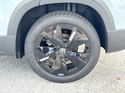 2027 Volkswagen Taos SE Black