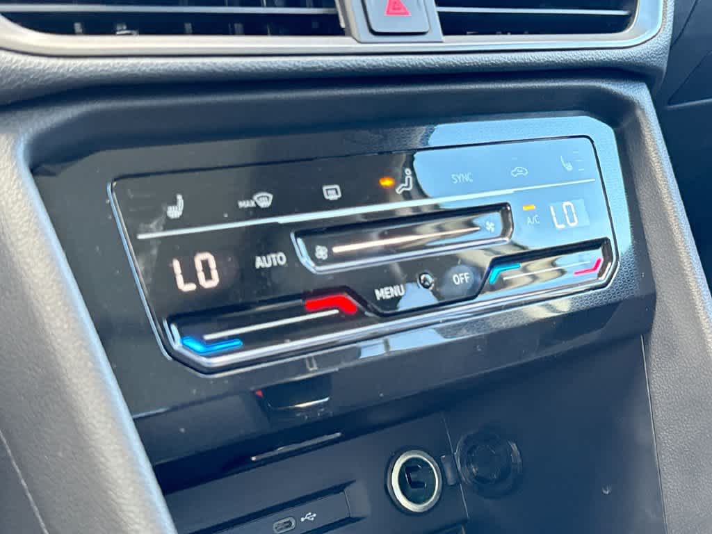 2027 Volkswagen Taos SE Black