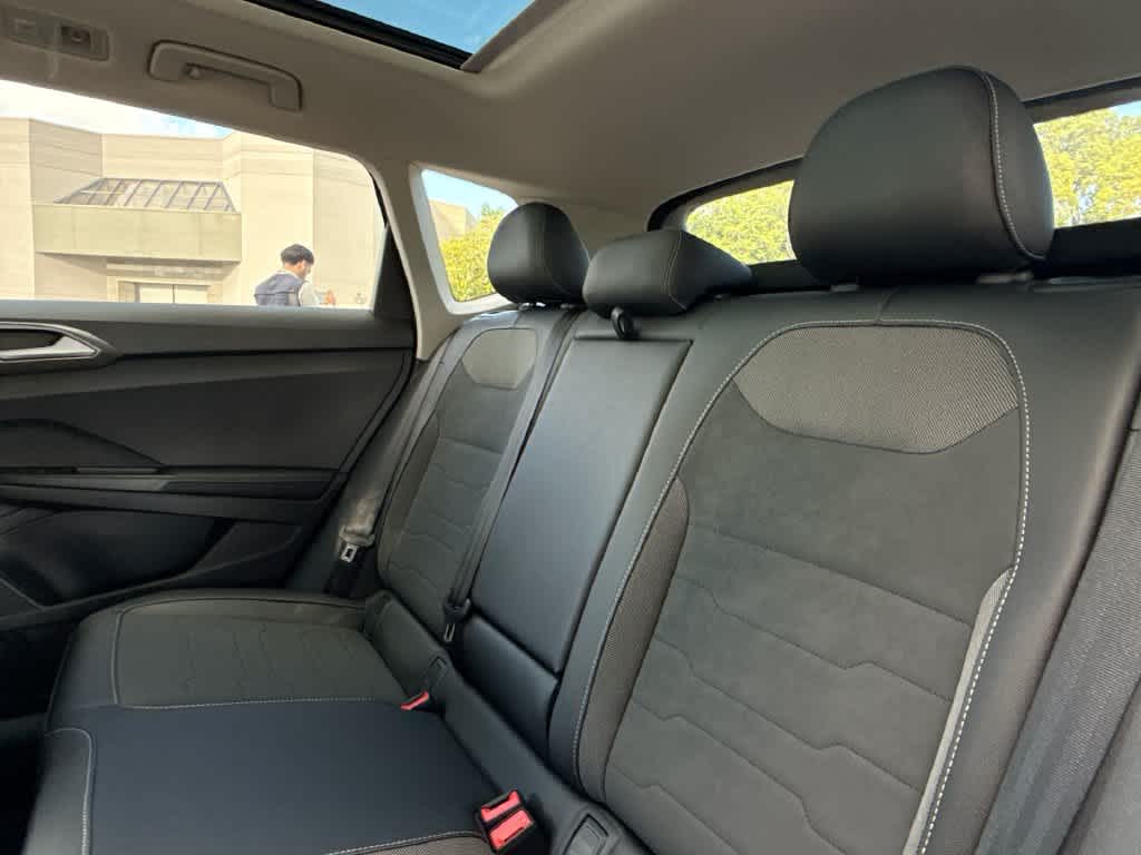 2027 Volkswagen Taos SE Black