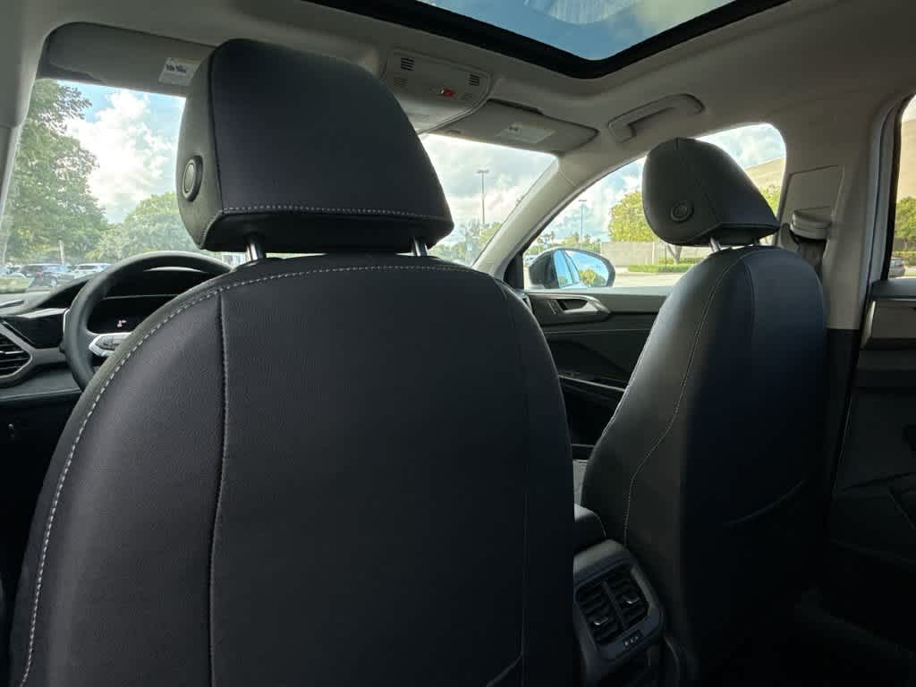 2027 Volkswagen Taos SE Black