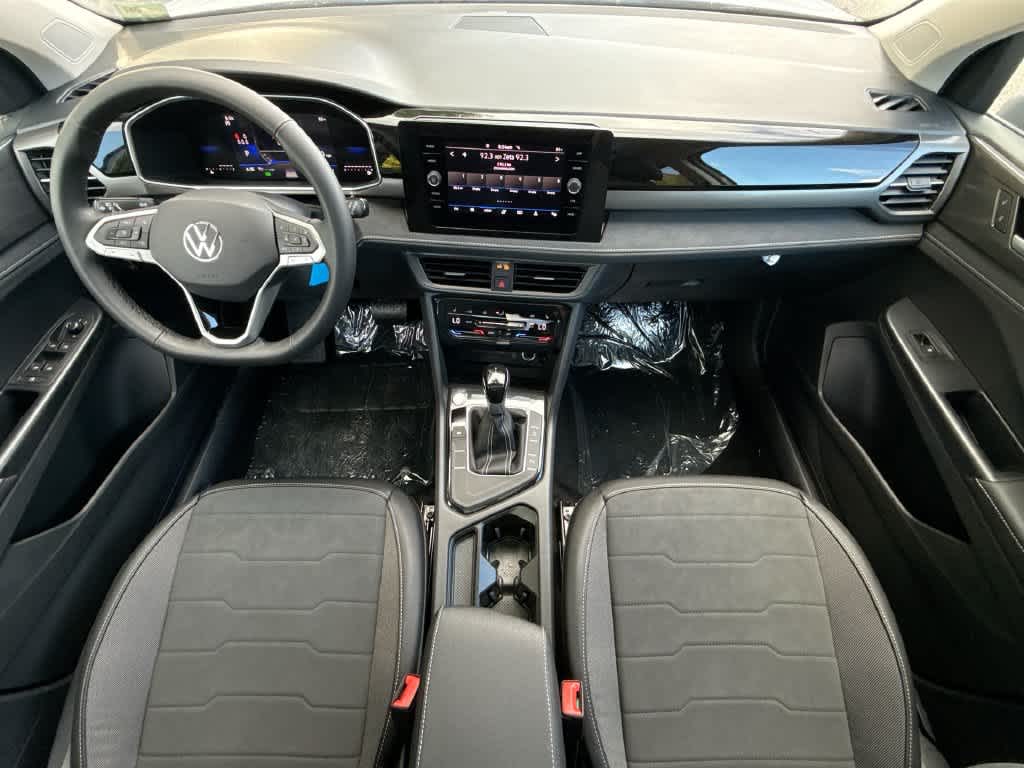 2027 Volkswagen Taos SE Black