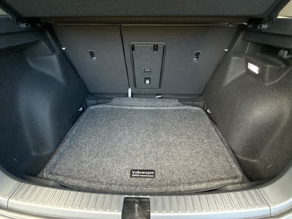 2027 Volkswagen Taos SE Black