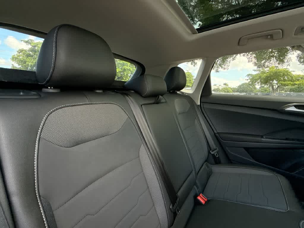 2027 Volkswagen Taos SE Black