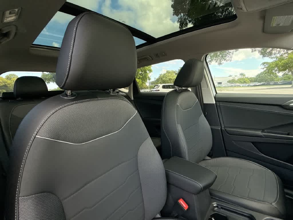 2027 Volkswagen Taos SE Black