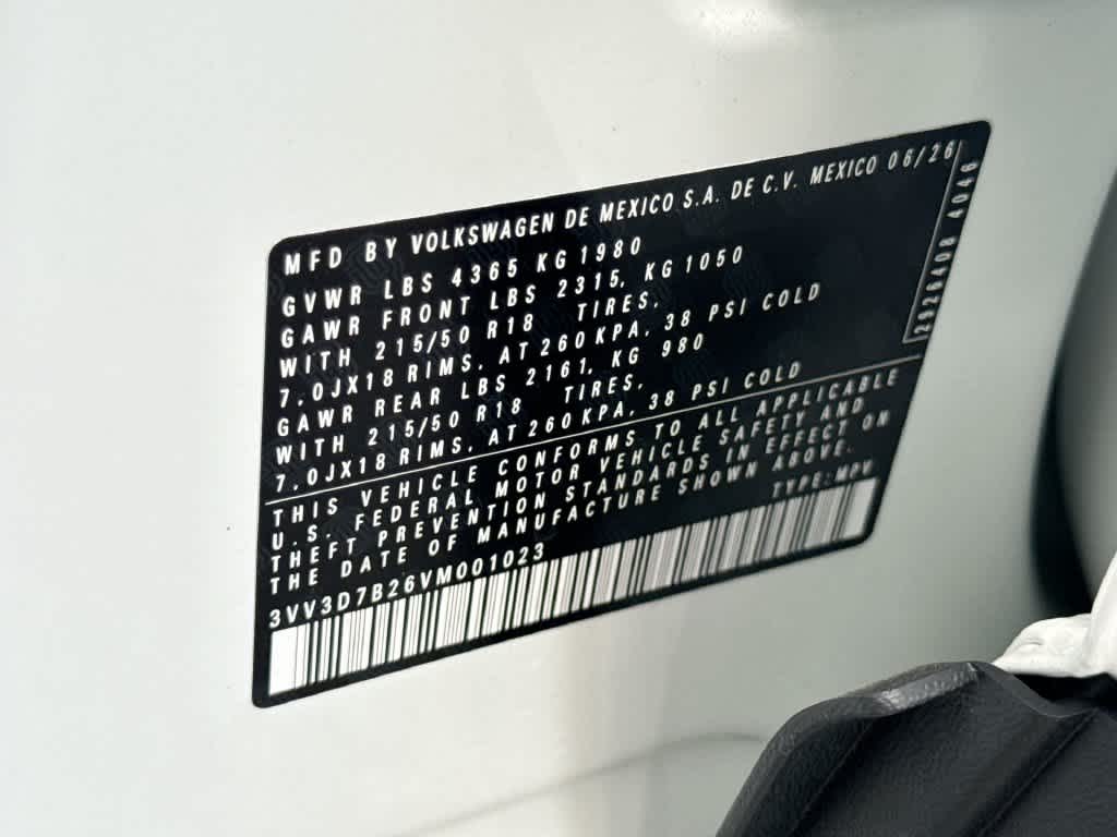 2027 Volkswagen Taos SE Black