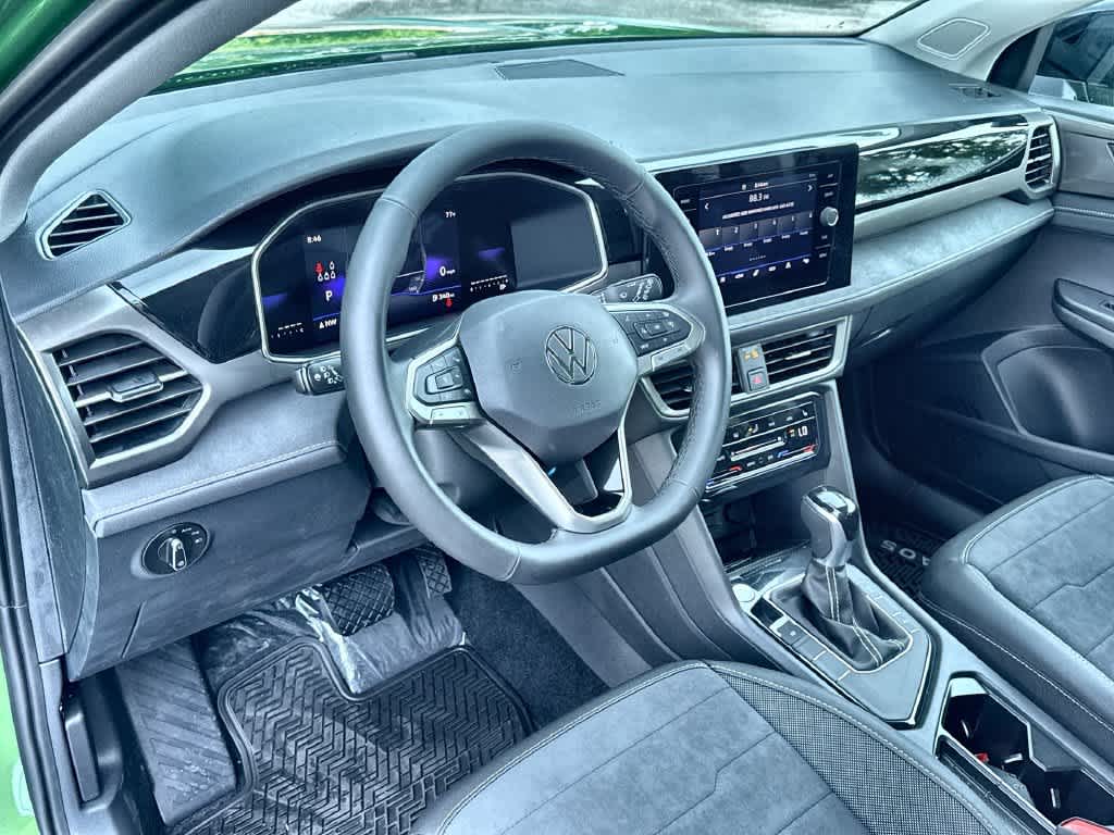 2027 Volkswagen Taos SE Black